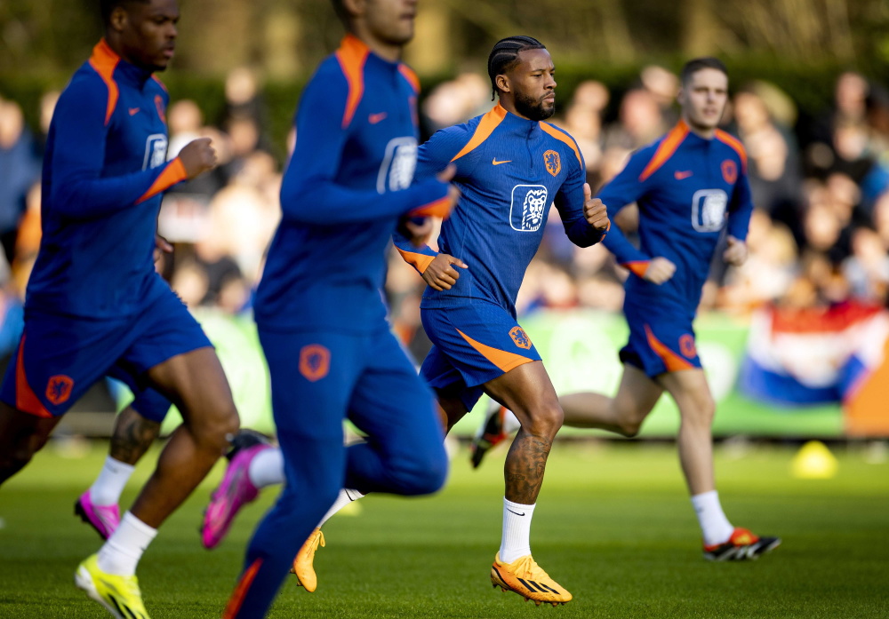 足球荷兰队备战友谊赛