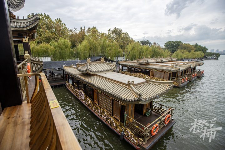 西湖游船再升级五艘新型智慧画舫全新亮相