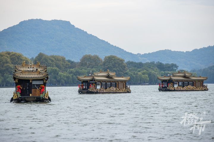 西湖游船再升级五艘新型智慧画舫全新亮相