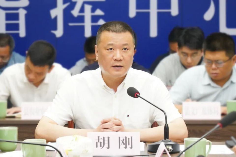 胡刚:打起百倍精神 坚决确保安全