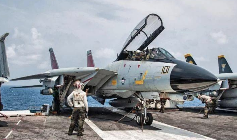 f-14"雄猫"战斗机:美军大国重器竟出自华人之手? | 循迹晓讲