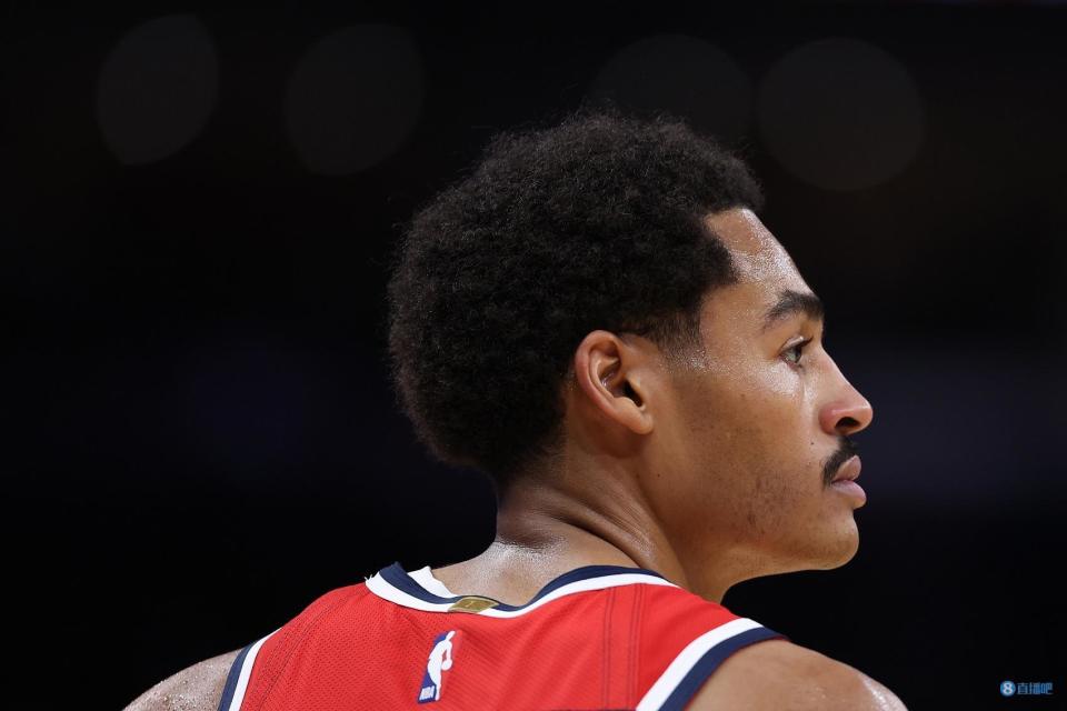 正负值7普尔半场8中3拿下10分3篮板