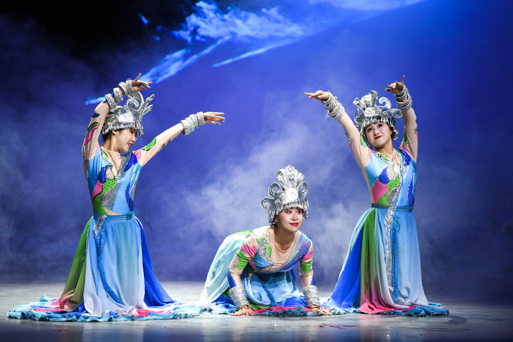 贵州大型民族歌舞多彩贵州风成功演出5000场