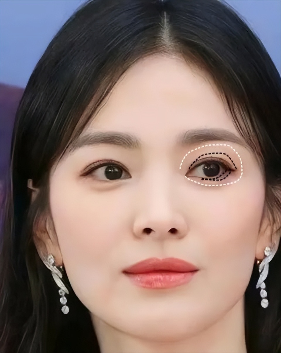 都被她的大尺度秀场照欺骗了,恋爱后的她只是一个快180的小女生