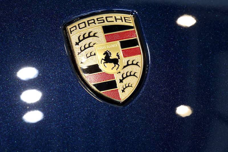 早报|保时捷三家中国经销商要求对亏损卖车提供补贴/苹果发布 iphone