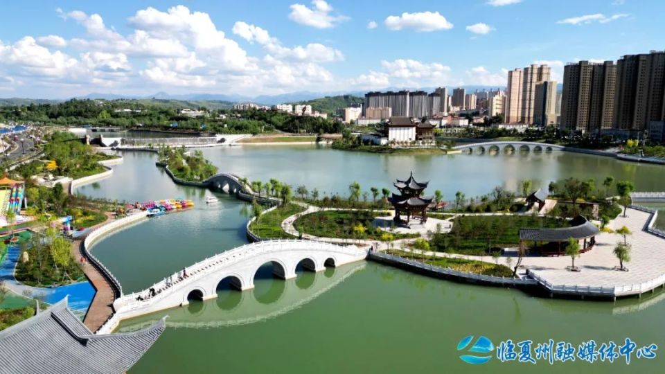 在夏日的龙泉湖公园,纳凉,游玩,吹晚风