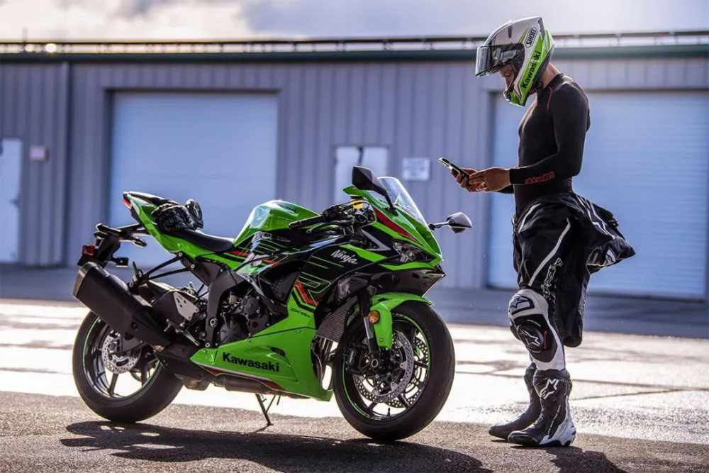 国内唯一在售四缸仿赛川崎zx6r(636)发布售价10.98万