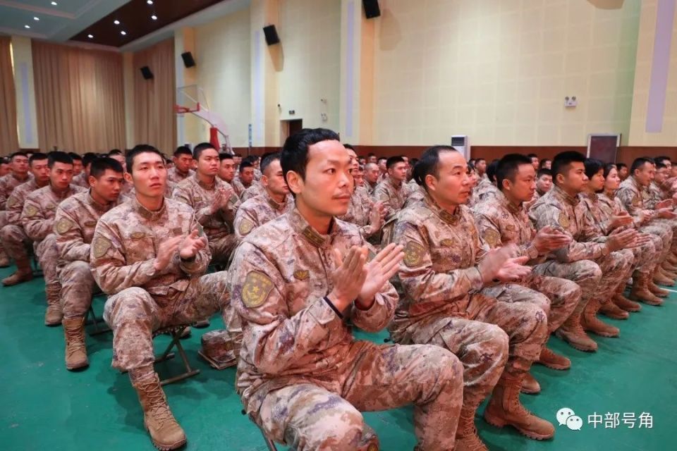 這場優秀帶兵人巡迴報告會催人奮進