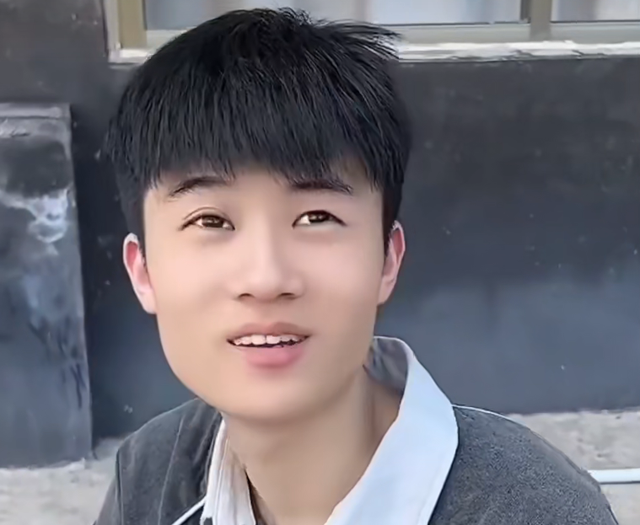 赖神直播看桑杰韩涵剃光头!直言其真了不起,不愧这么多年一直火_腾讯