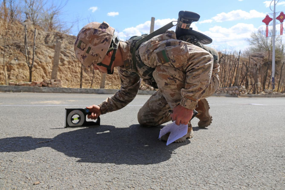 擦亮战场之眼第81集团军某旅开展工程侦察集训考核