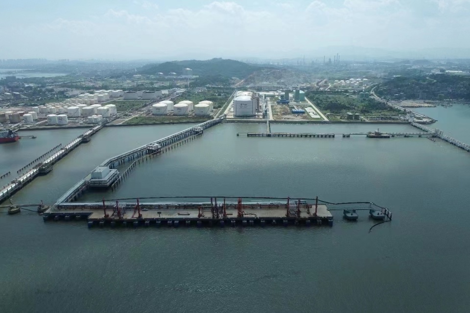 图为泉州肖厝港区鲤鱼尾作业区4号泊位俯瞰图(黄文兴摄)据了解,泉港是