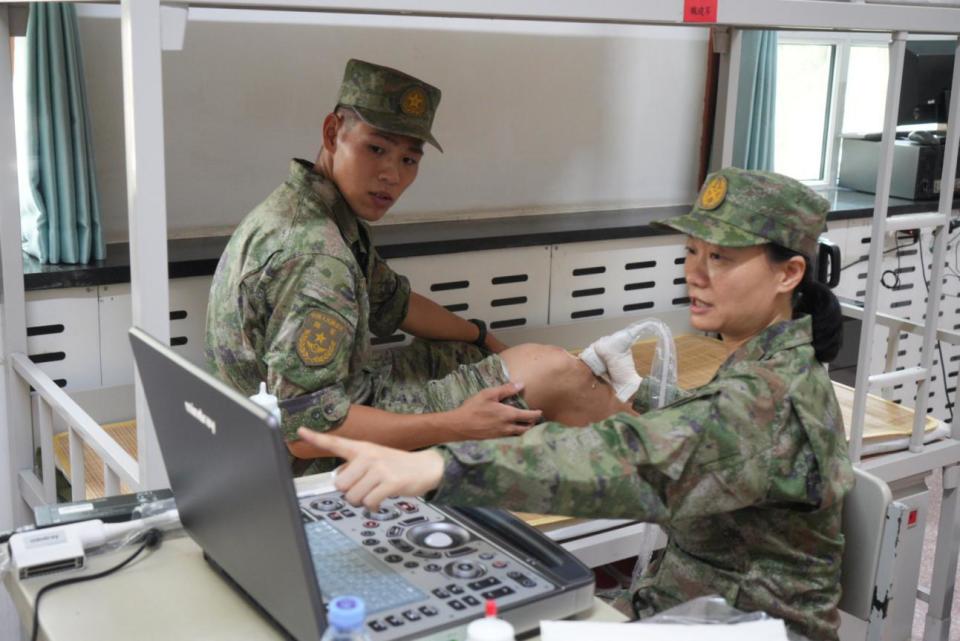 全科诊疗仪是什么在昆仑山脚下“扎根”——解放军总医院第一医学中心第六批援疆医疗队帮扶新疆和田记事_https://www.jmylbn.com_新闻资讯_第2张