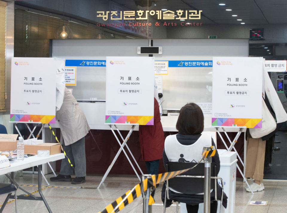 拿下174个席位韩国在野党阵营获得压倒性胜利