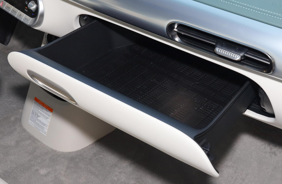 水晶球式换挡抽屉式手套箱捷尼赛思gv60打破常规豪华