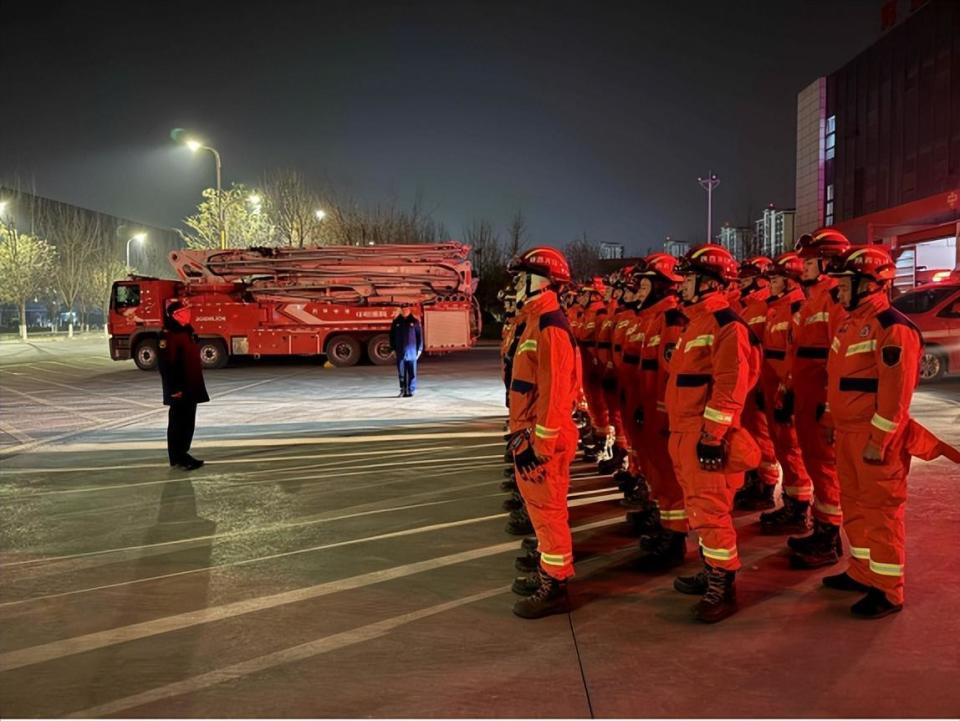 陕西驰援震区!消防救援队已做好增援准备,地震局派6人赴灾区开展工作