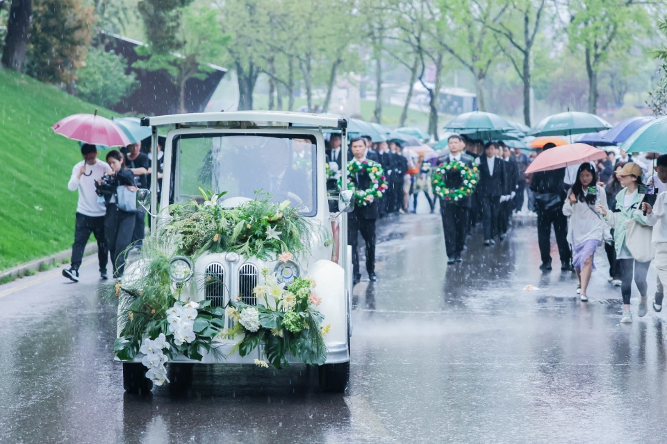 音乐舞蹈祈福武汉石门峰举行全免费生态艺术葬