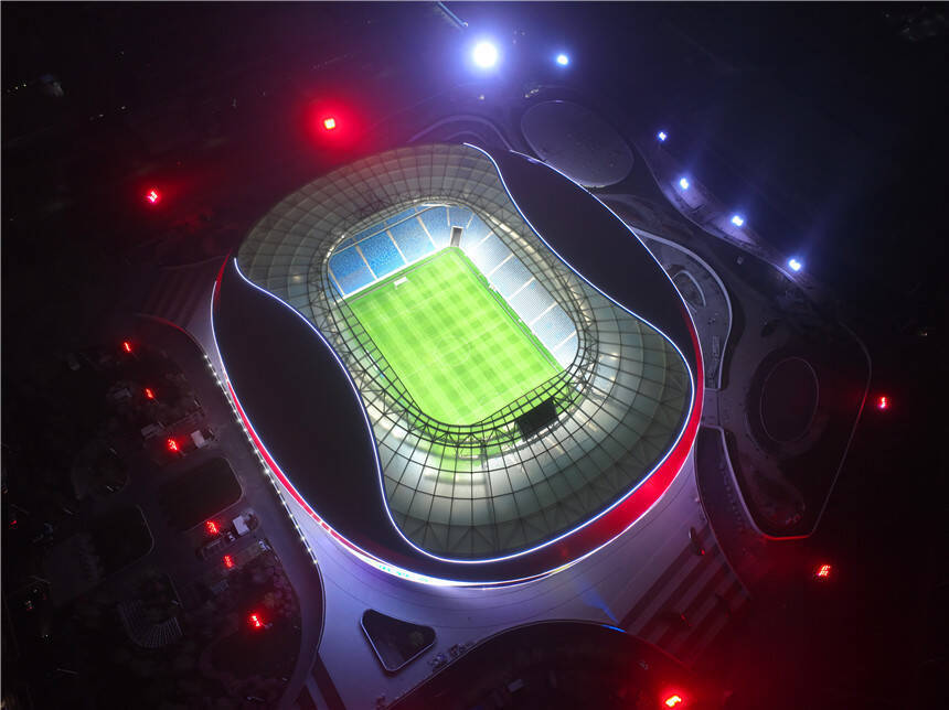 山东省首座五万座足球场青岛青春足球场迎来中超首秀_腾讯新闻