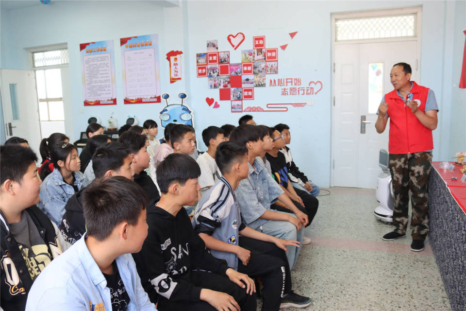 滕州市龙阳镇:乡村科技教育基地点燃农村孩子科技梦