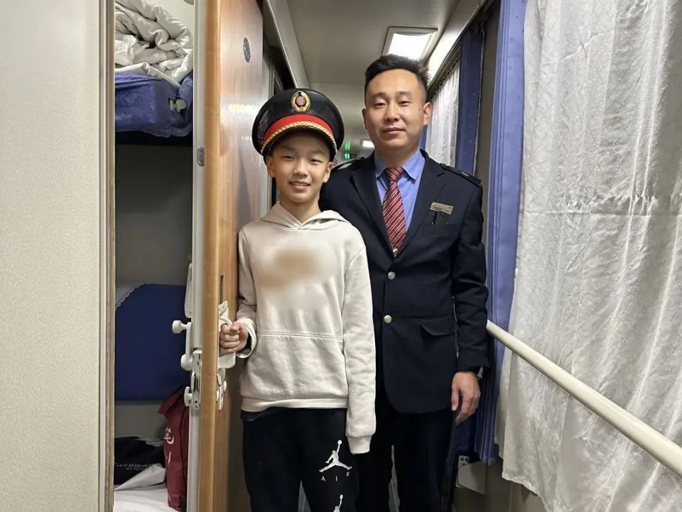 了这样温暖的一幕k691次列车上近日我们又在同一趟列车上重逢……"