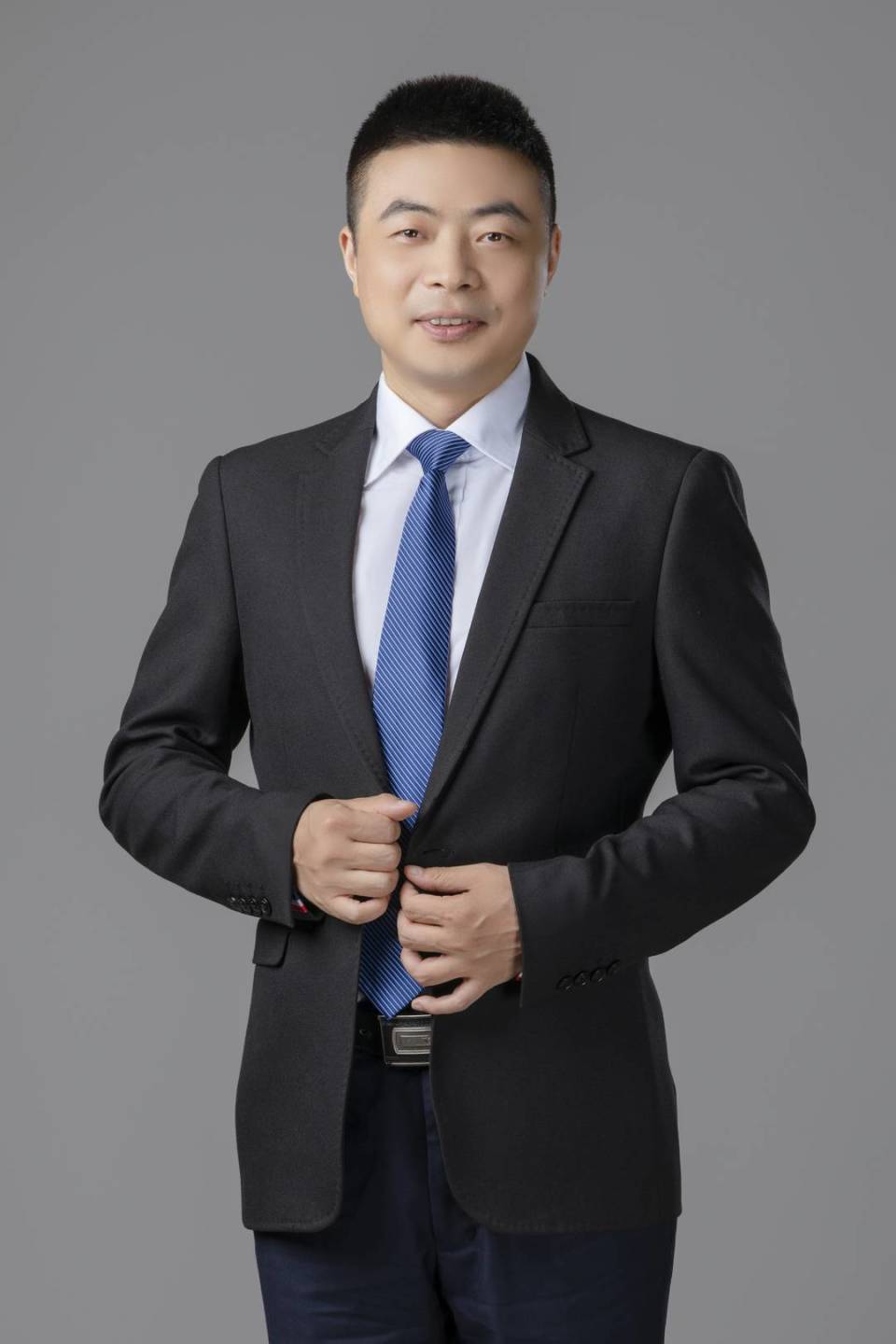 成都圣菲学校中学部执行校长蒋小平让教师传递爱让学生感受温暖校长来