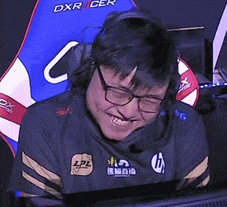 今年lol选手的母亲节礼物——"骨灰盒" "孝幡"