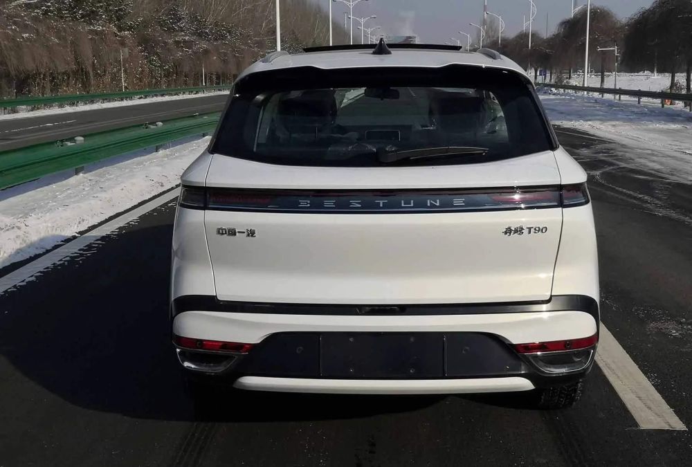 奔腾t90即将亮相上海车展前,一组设计草图被流出_腾讯新闻