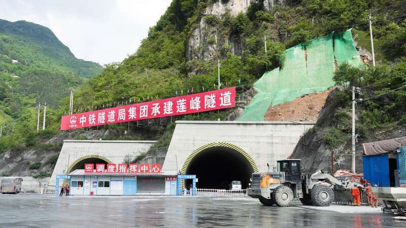 莲峰隧道贯通 云南大永高速有望10月1日开通运营