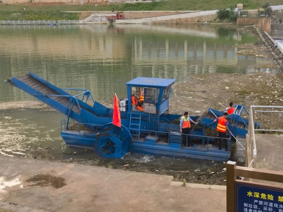 全民管城 共治共享 | 垃圾打捞卸载平台助还涟水河清波