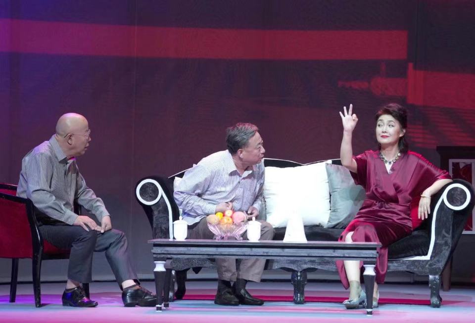 白玉兰戏剧奖|许海俐:坚守表演,演员本就属于舞台