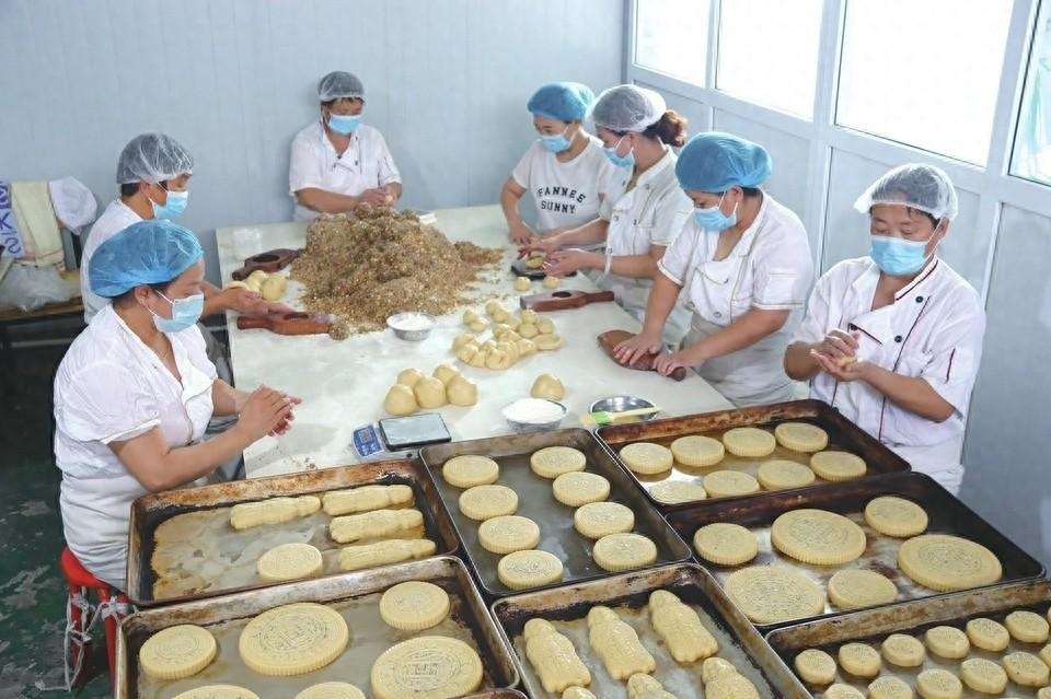 阳城县北留镇坨村省级非遗"李氏月饼"生产基地:制作传统手工月饼