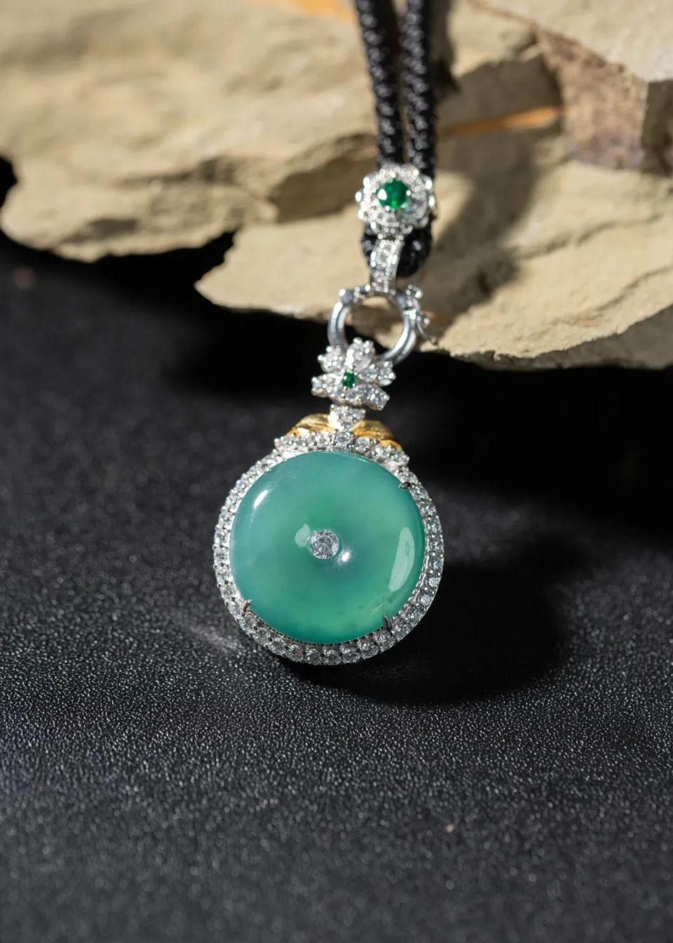 花了不到400块,我戴上了动辄几万块的翡翠,不开玩笑