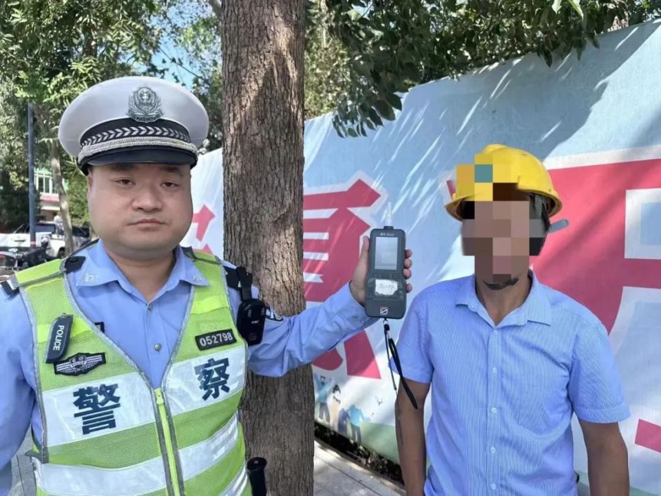 地点:嵩寮岩路与横排头路交叉口时间:10月1日19时55分姓名:李某某05