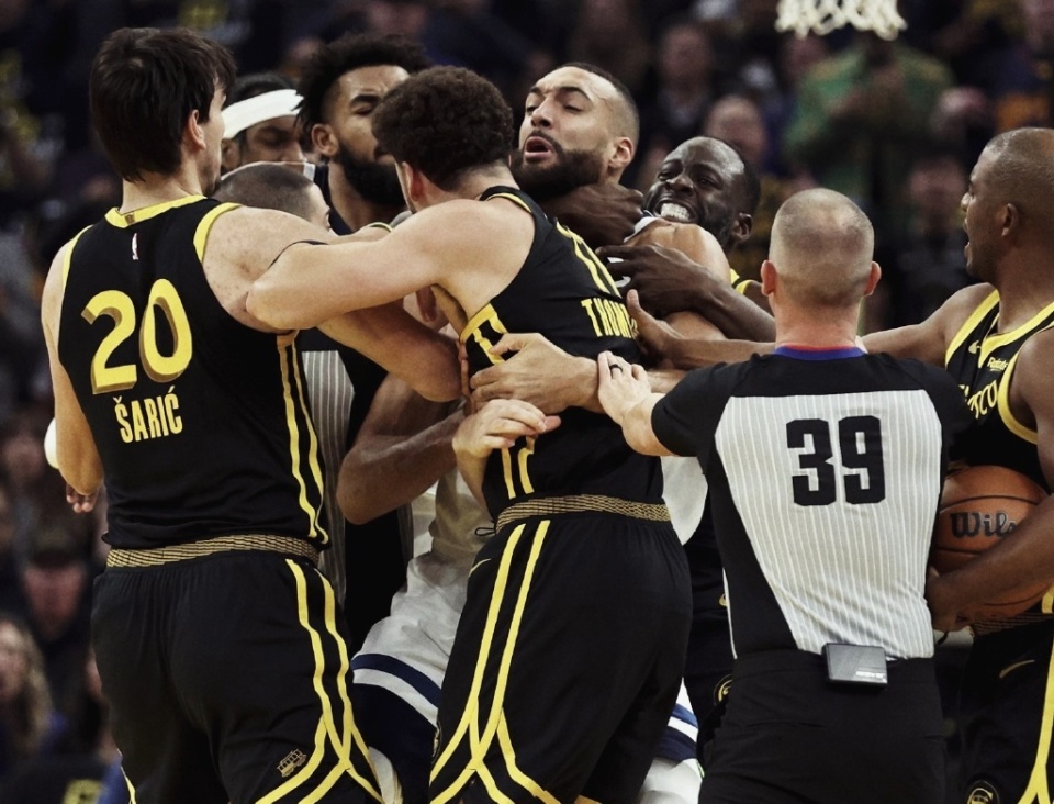 巧合追梦近11次被驱逐库里7次缺席科尔锁喉恶劣禁赛5场合理