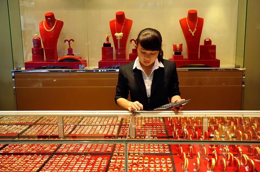 出国务工的费用_出国务工费用一览表_出国务工劳务费