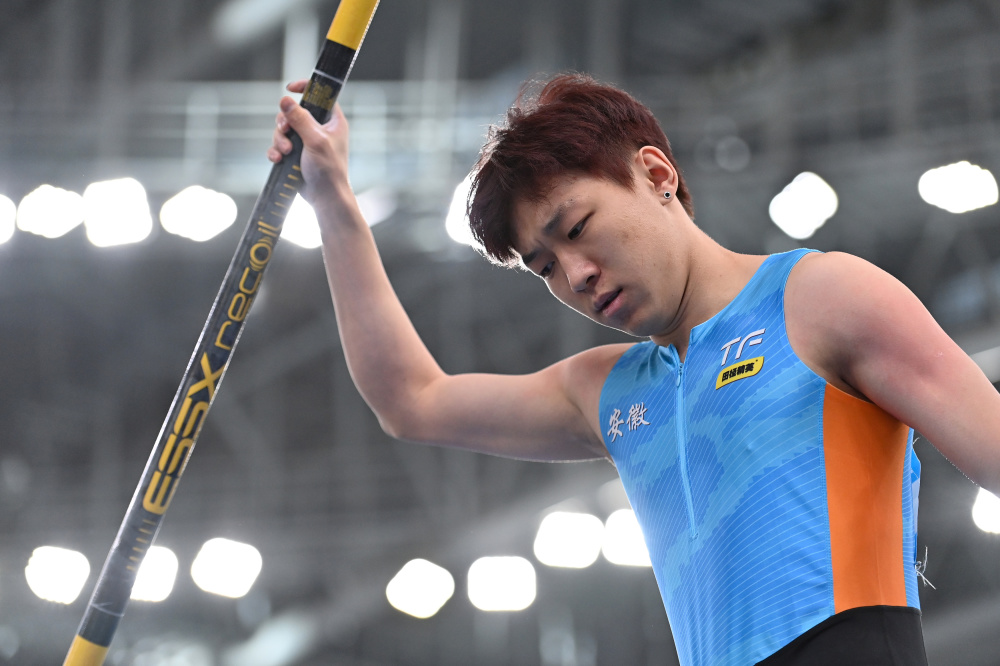 田径——全国室内锦标赛:钟涛获男子撑杆跳高冠军