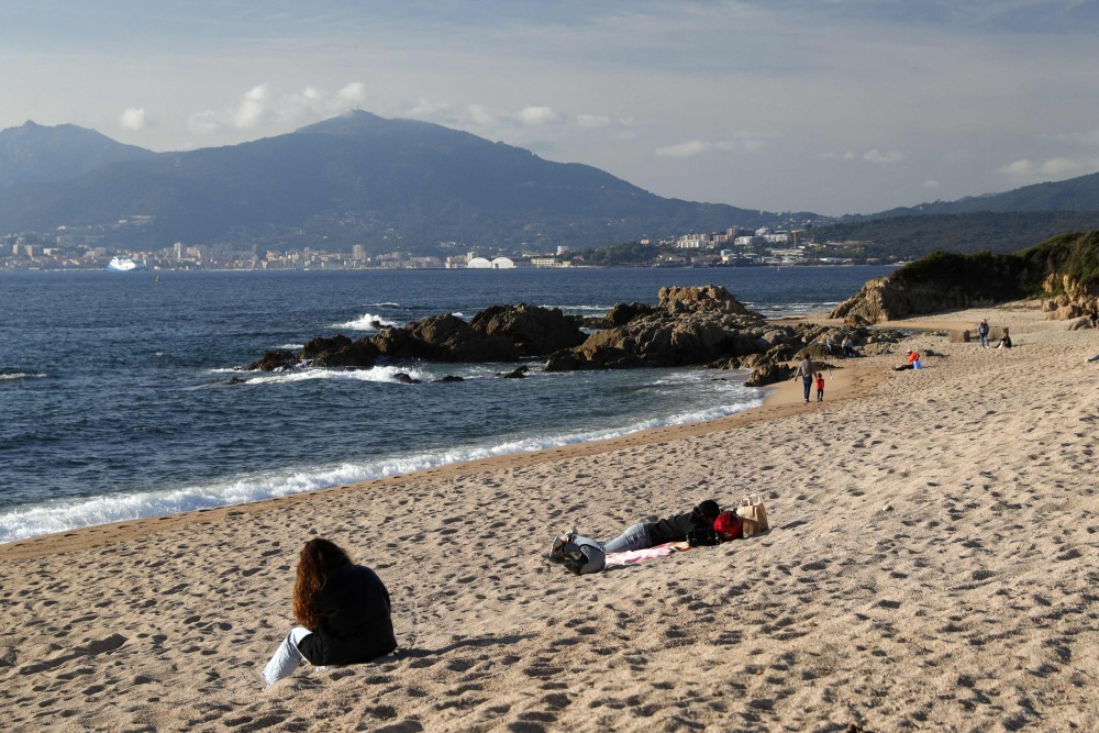 科西嘉岛海滨休闲_腾讯新闻