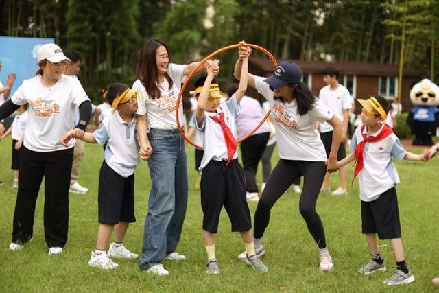 斯凯奇为爱一起走爱在六一舒适运动会走进启智学校