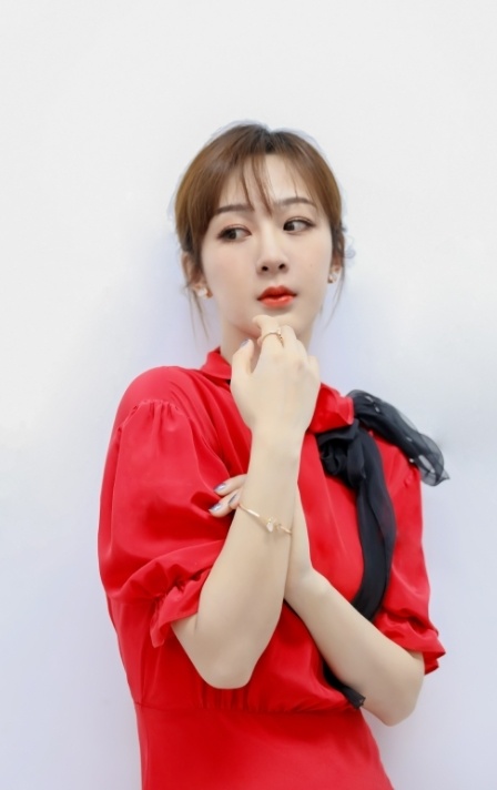 也正是因为拍戏的原因,杨紫在最新采访中透露因为行程的原因,导致自己