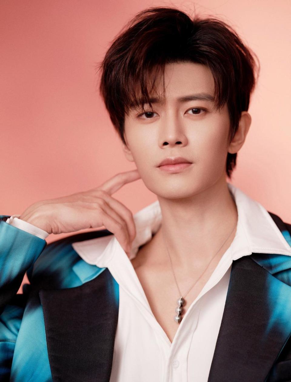 任嘉伦方发声明:"嫖娼""出轨""卖淫""离婚""二胎"均不实-腾讯新闻