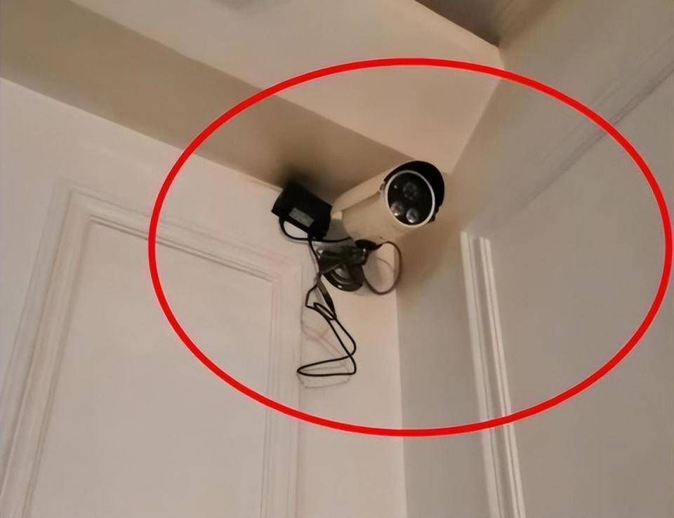 父母在大二女儿卧室装摄像头,掌控欲太强的家长,让人窒息!
