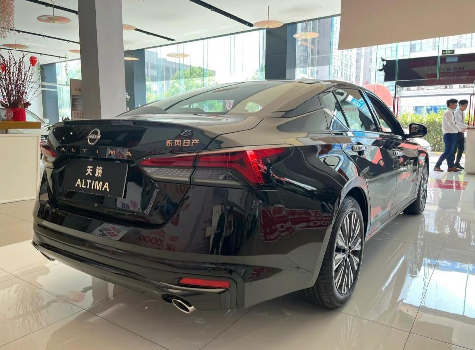 不只是黑武士,日产天籁20周年黑金版到店实拍图曝光