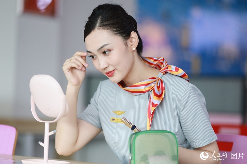 重庆空姐动姐携手开展服务礼仪培训备战暑运