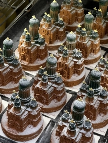 哈尔滨索菲亚教堂造型蛋糕爆火 店主:原来一天卖20个现在100多个 为