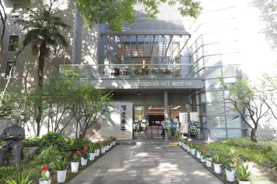 戏,侦探小说创作等领域均取得成就;对金石,文学,先秦诸子之说以及戏曲