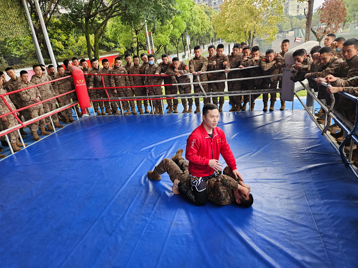 重慶武警部隊任命禮迎天下創始人丁偉健搏擊格鬥教官_騰訊新聞