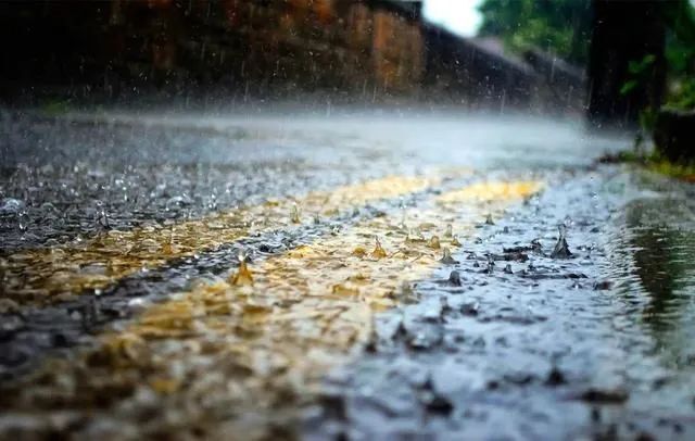 下暴雨图片风景图片