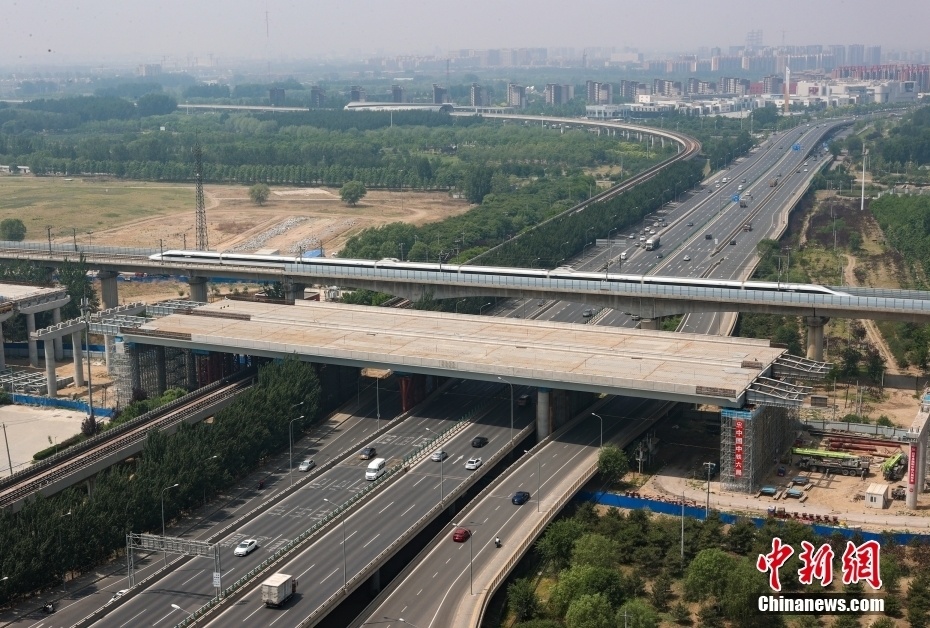 京雄高速公路北京段成功上跨地鐵房山線和京良路