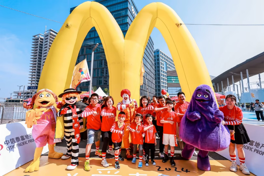 第八届"为爱麦跑"郑州站在金融岛开跑 20城近6万人"之