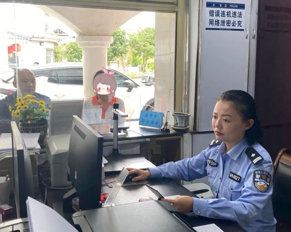 谢谢警察阿姨!你们真的帮了我大忙