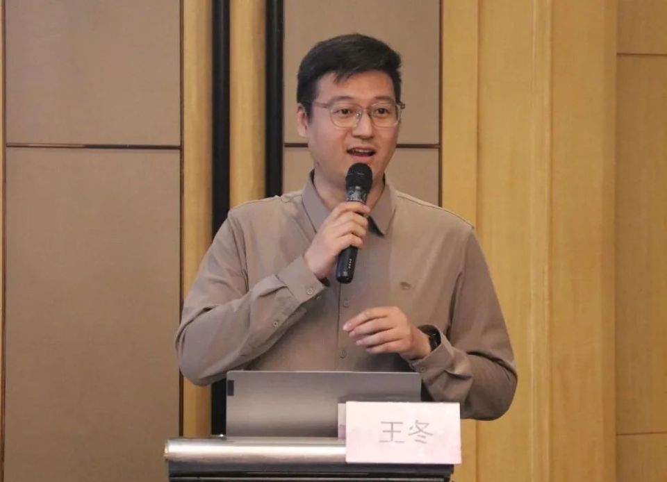 药房》杂志总编辑胡欣教授和《中国药房》杂志副总编辑冷怀明编审主持